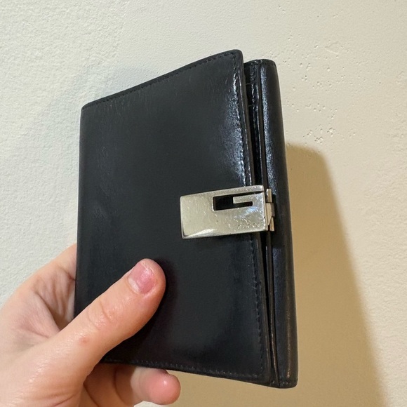 Gucci Black‎ Leather Wallet with Silver Clasp - Picture 4 of 10